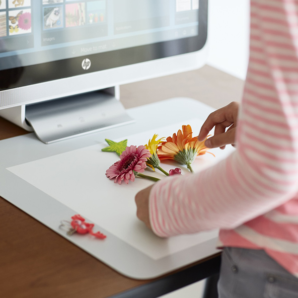 Student HP sprout to scan flowers