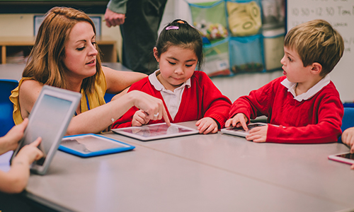 Teacher support primary school students using windows mobile devices